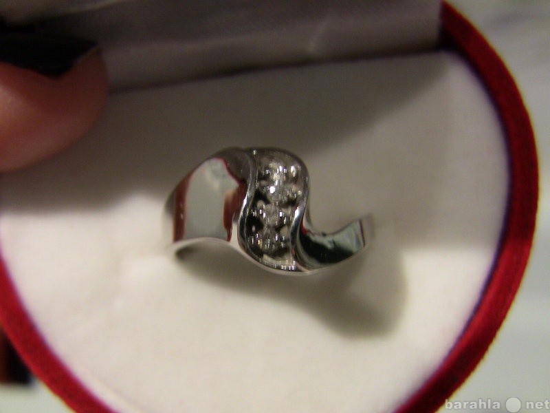 Продам: Золотое кольцо с бриллиантами