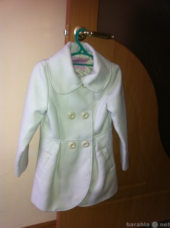 Продам: Демисизонное пальто на девочку 6-8 лет