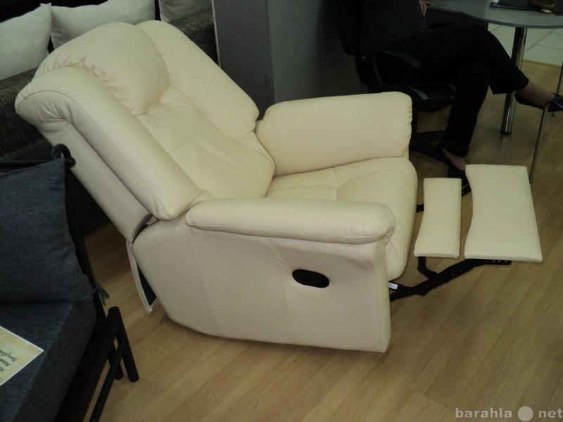 Продам: Кожаное кресло - реклайнер новое