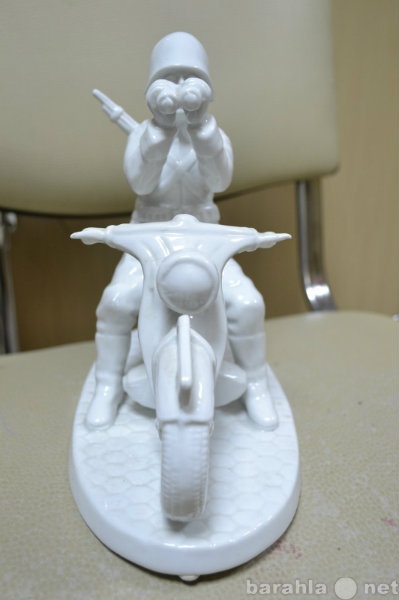 Продам: Фарфоровая статуэтка мотоциклиста Герман
