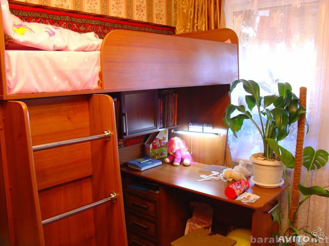 Продам: Кровать-чердак со столом и шкафом для од