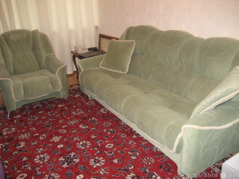 Продам: диван и кресло оливкового цвета велюр