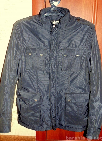 Продам: Демисезонная мужская куртка