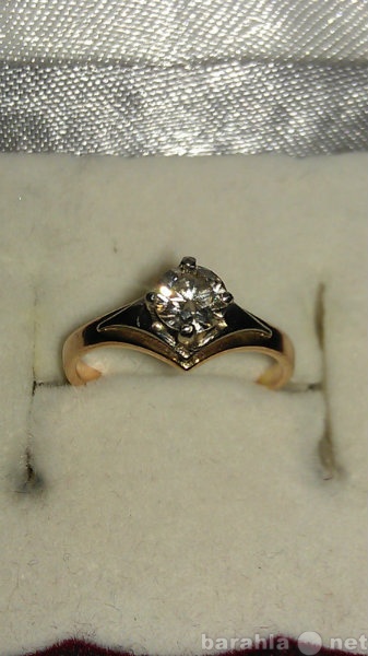 Продам: Продам кольцо с бриллиантом