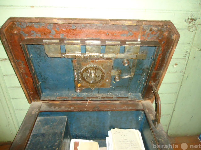 Продам: старинный сейф