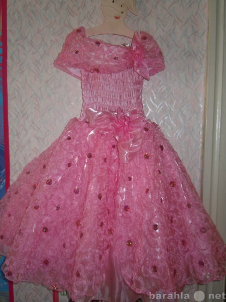 Продам: Продам розовое праздничное платье для де