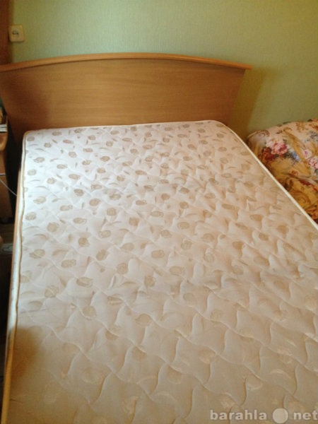 Продам: Кровать деревянная (1,4 х 2,0 м)