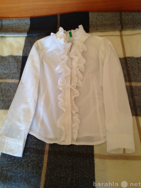 Продам: Школьная блуза Benneton на 8-10 лет