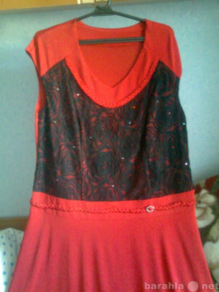 Продам: женское красное платье
