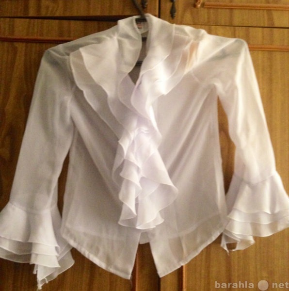 Продам: Детская блузка белая школьная