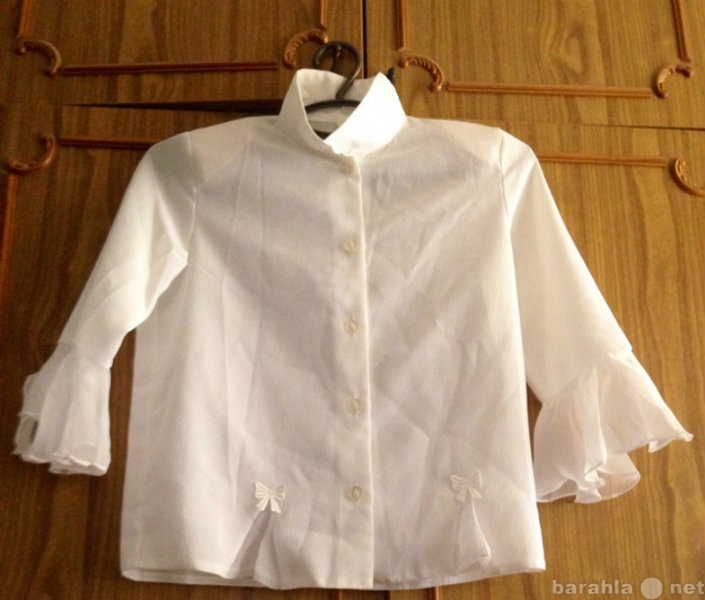 Продам: Детская блузка белая школьная