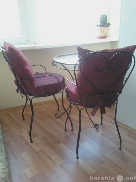 Продам: Стол+два стула