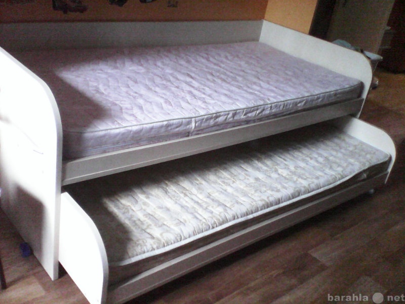 Продам: Две кровати с матрасами