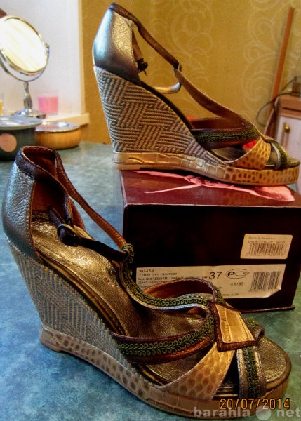 Продам: Туфли на платформе из натуральной кожи