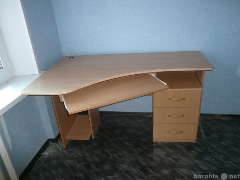 Продам: угловой компьютерный стол