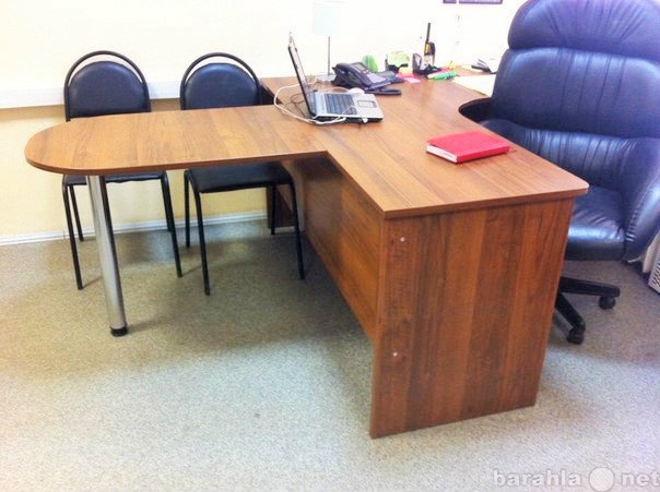 Продам: Мебель для офиса (стол и шкаф)