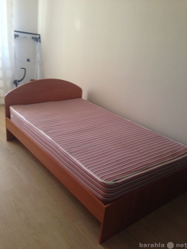 Продам: Односпальная кровать с матрасом