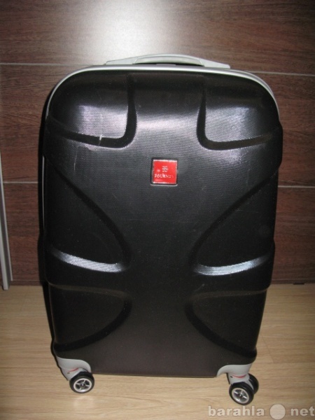 Продам: чемодан на колесиках