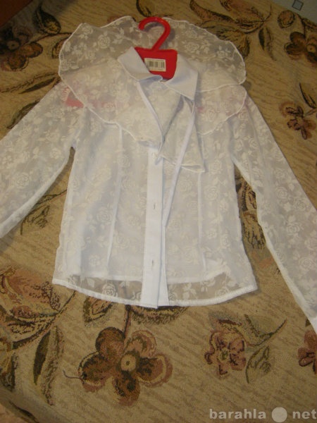 Продам: Продаю нарядную блузку для девочки-школь