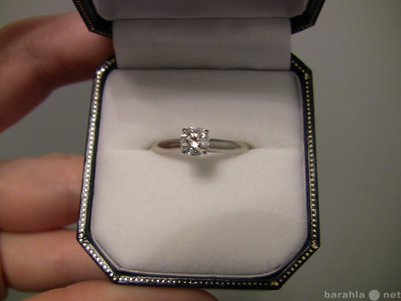 Продам: Золотое кольцо с бриллиантом