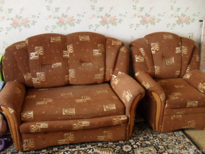 Продам: Комплект мягкой мебели:2 дивана и кресло