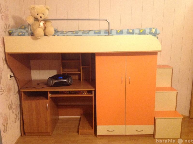 Продам: Кровать детская - шкаф - стол