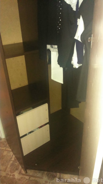 Продам: Продам угловой шкаф для одежды