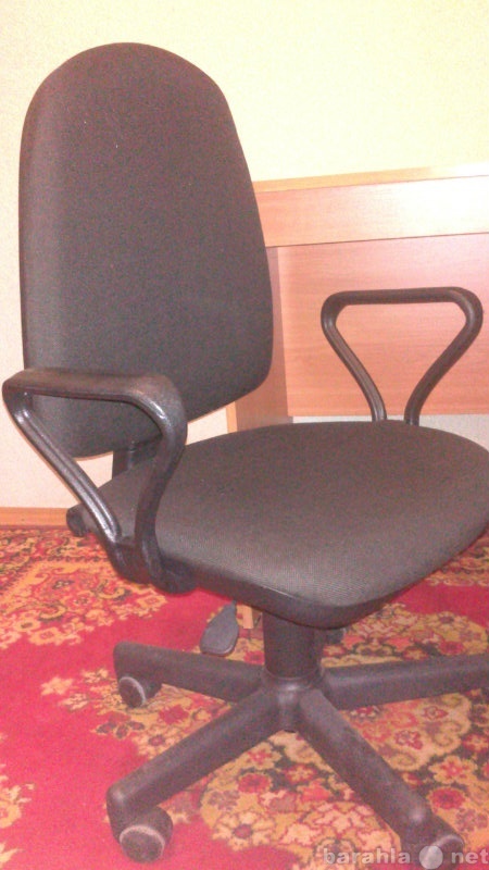 Продам: Стол офисный-2 шт. и стул компьютерный