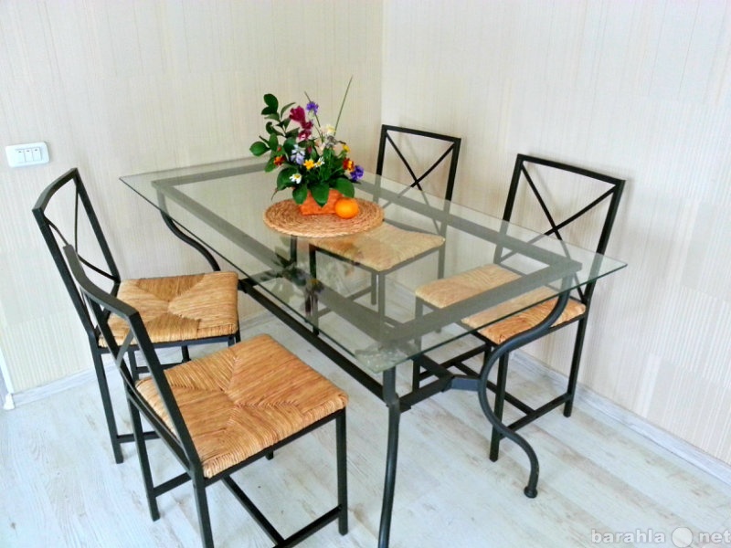 Продам: Комплект стол и стулья
