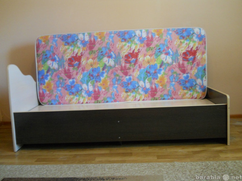 Продам: 2 односпальные кровати с матрацами