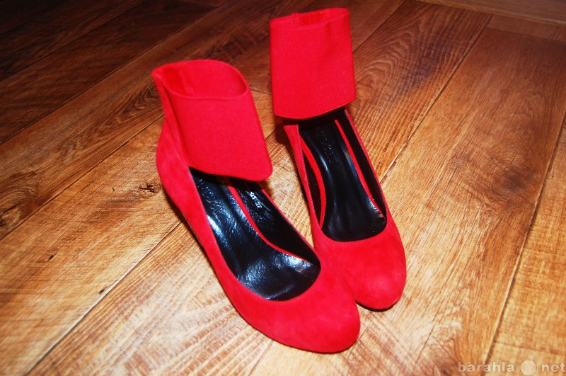 Продам: Туфли красные замшевые
