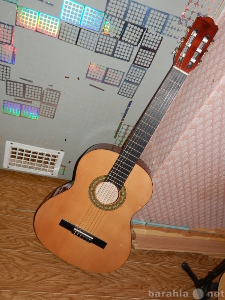 Продам: Классическая гитара Массив, пр. Румыния