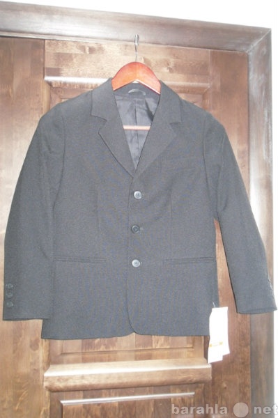 Продам: Пиджак новый на мальчика р. 140