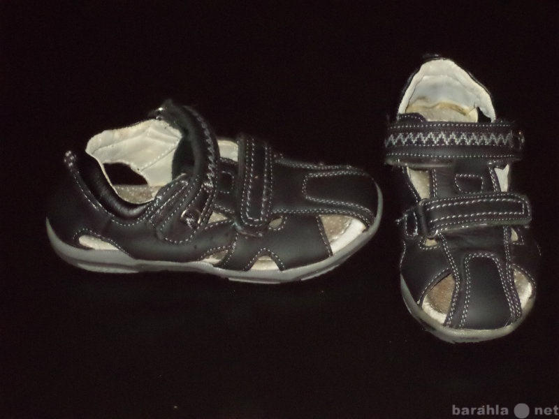 Продам: сандалии черные для мальчика на липучках