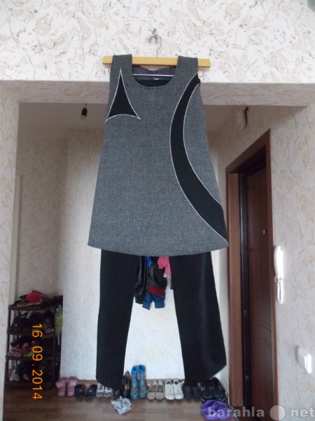 Продам: костюм (туника, брюки) и сарафан