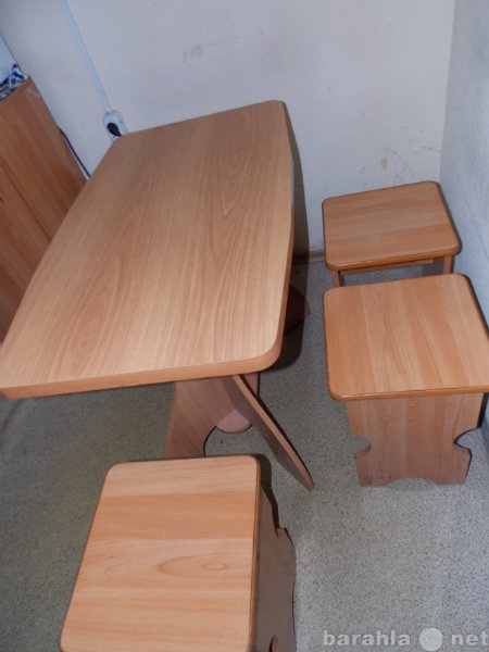 Продам: стол и 4 стула