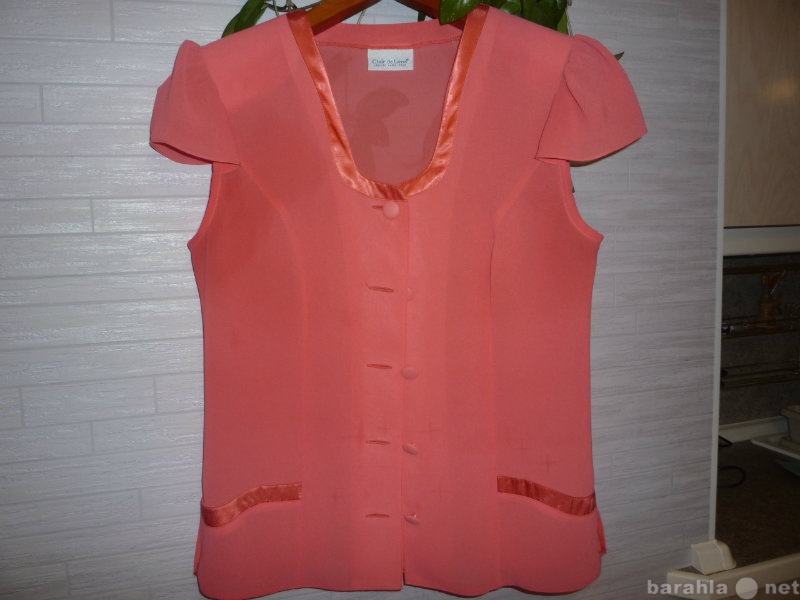Продам: Нарядная блузка кораллового цвета, разм.