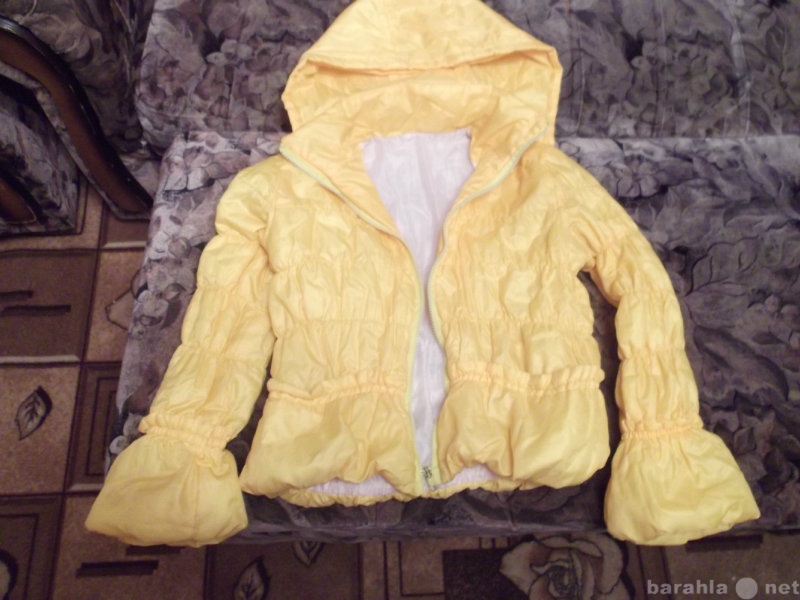 Продам: Куртка-ветровка на девочку 6-8 лет