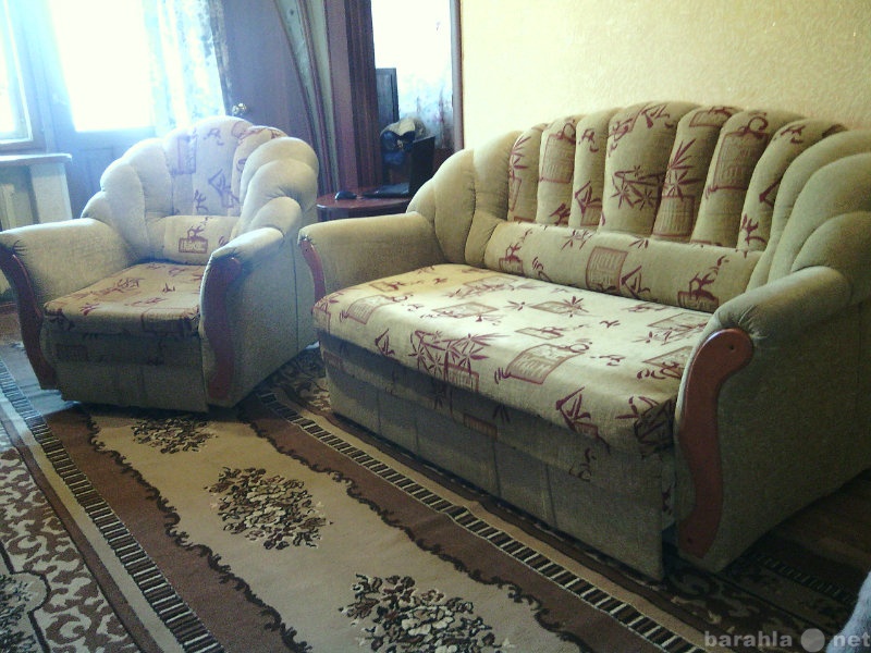 Продам: Мягкая мебель(диван, 2 кресла)