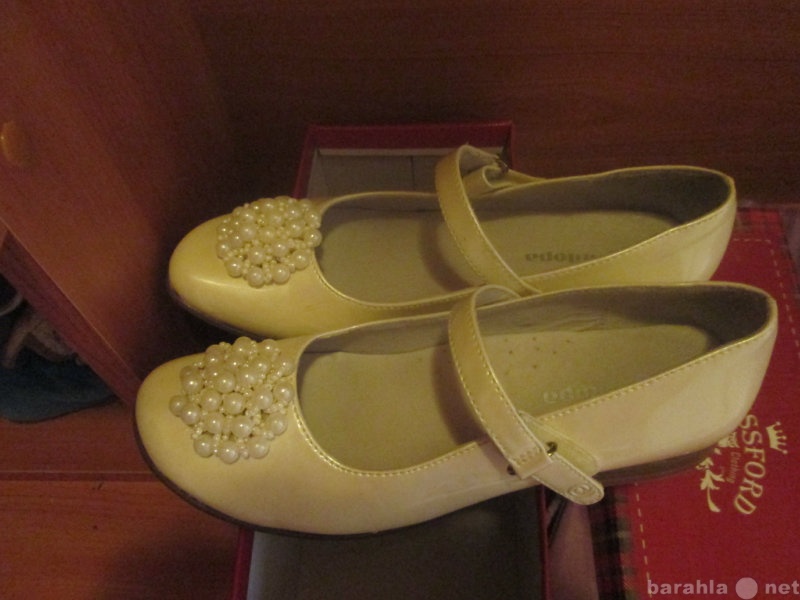 Продам: Праздничные белые перламутровые туфельки