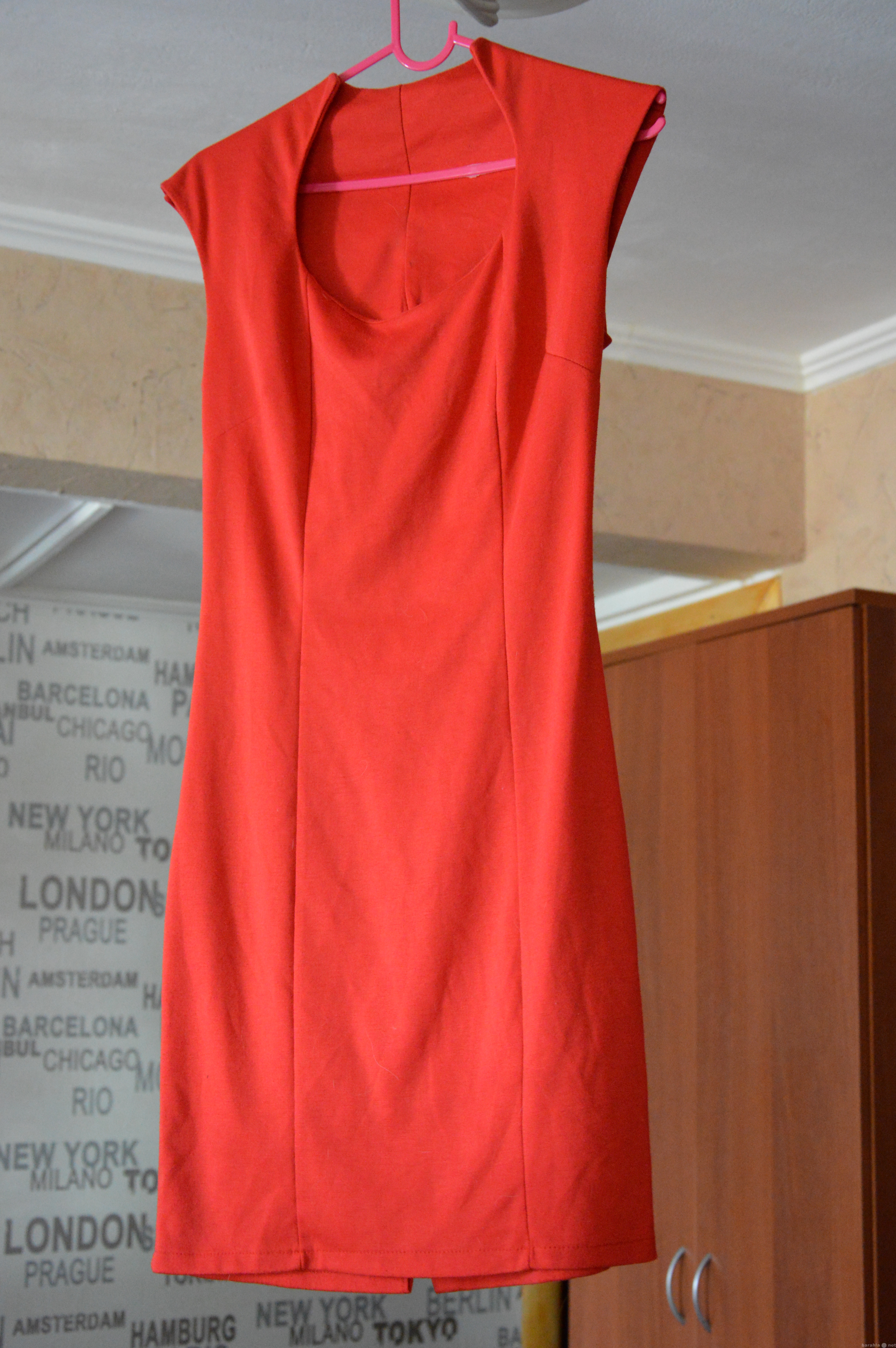 Продам: Платье красное из Парижа