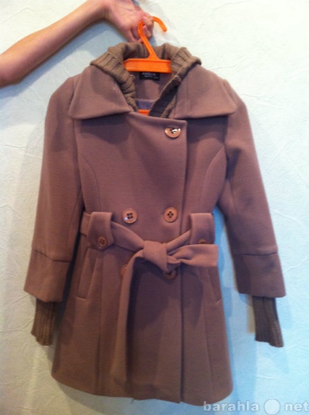 Продам: пальто демисезонное для девочки