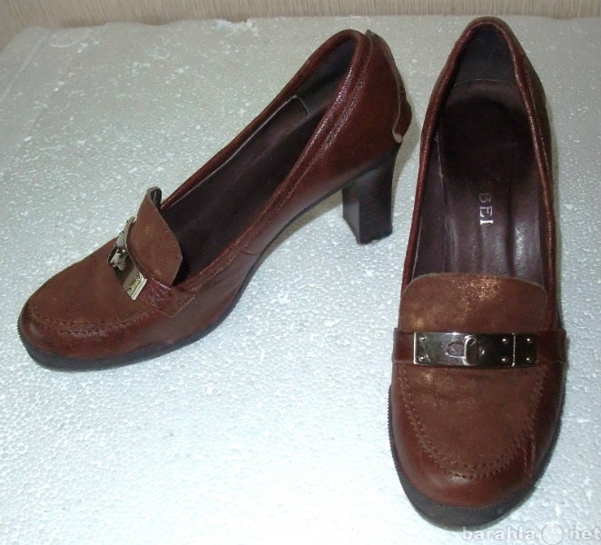 Продам: Кожаные туфли-лоферы на каблуке