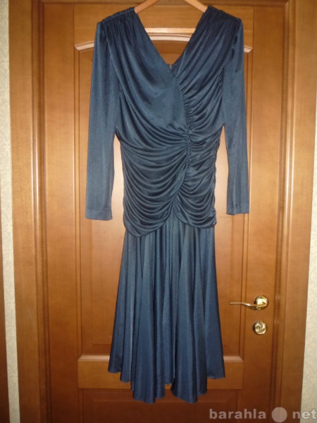 Продам: Платье трикот. темно-синего цвета вечерн
