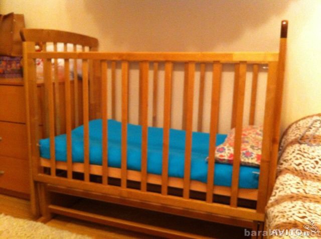 Продам: Детская кроватка + стульчик для кормлени