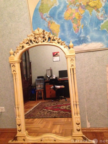 Продам: Винтажное зеркало с комодом