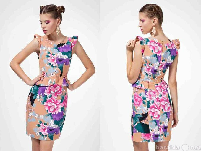 Продам: Платье с цветочным принтом