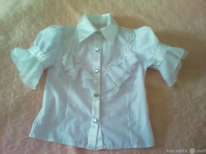Продам: Белая блуза на девочку 7-9 лет