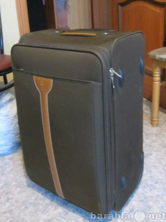 Продам: чемодан на колесиках