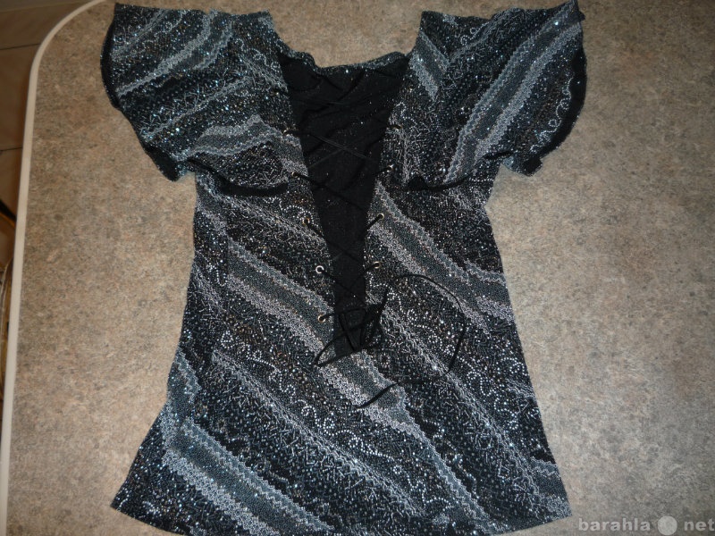 Продам: Нарядная серебристая блузка на шнуровке